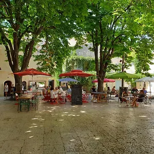 Les Estrelles Apartment